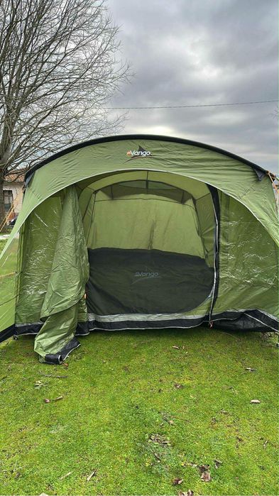 голяма палатка за къмпинг