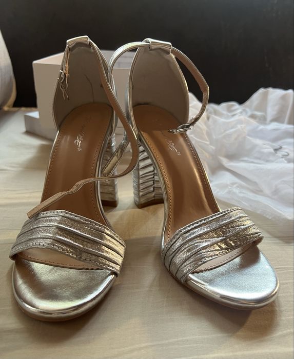 Сребърни сандали