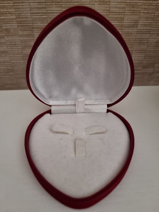 Кутийки за бижута в червен цвят