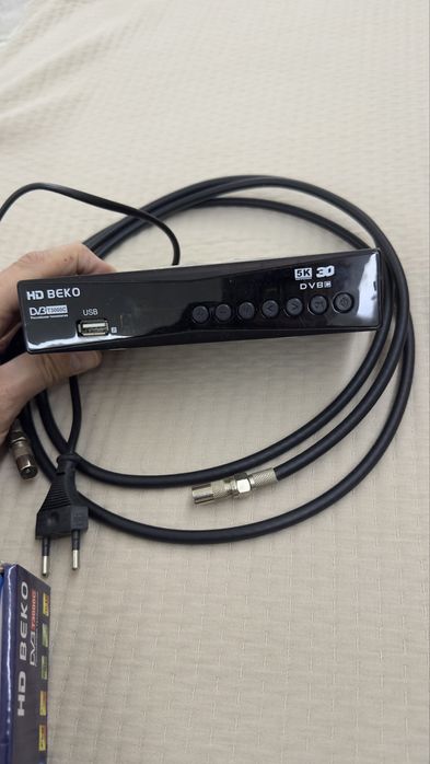 цифровая эфирная ТВ-приставка DVB-T2 (HD BEKO T3000C).