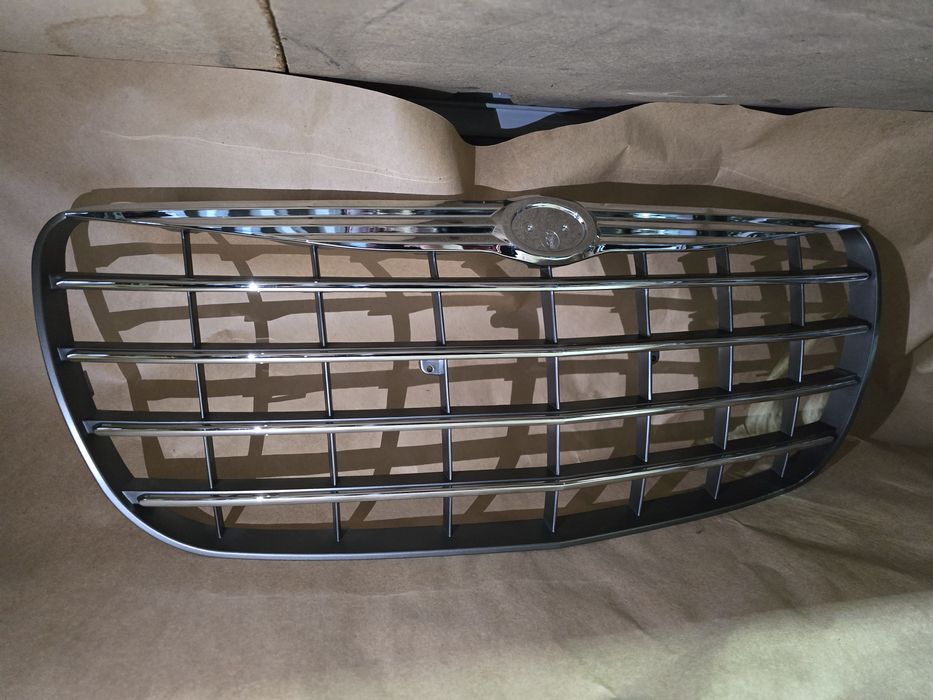 Новая решётка радиатора Chrysler sebring 03-06