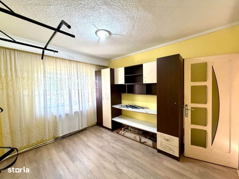 Apartament 3 camere , S= 70 mp , etaj 1 , Brădet