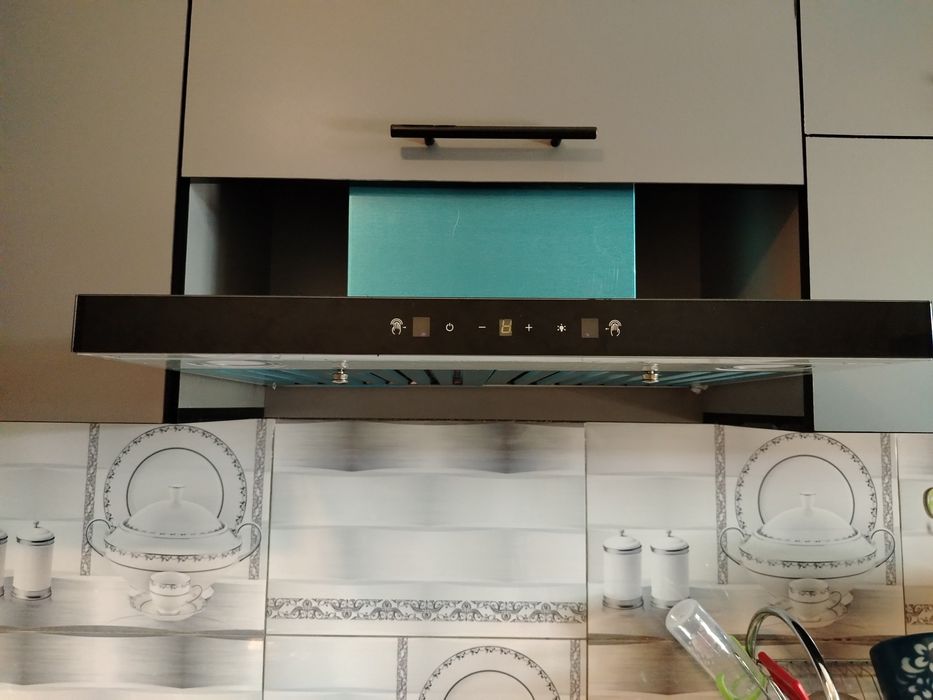 Вытяжка марки Зиффлер сенсорный.