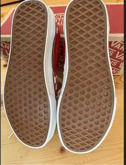 Кецове Ванс чисто нови 38.5 номер Vans Era Checkerboard Racing Red