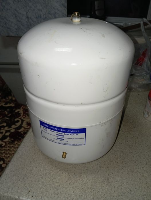 Продам бак накопитель небольшой