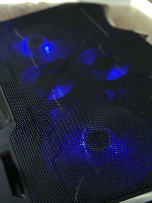 Подставка охлаждающая для ноутбука Xtreon