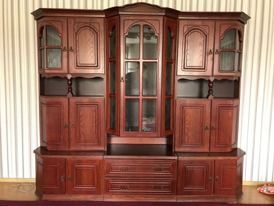 Шкаф горка из натурального дерево