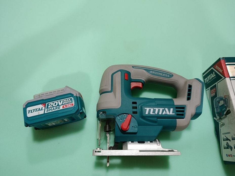 Лобзик аккумуляторный ТОТАL