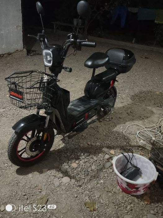 Skuter sotiladi holati yangidak. Pul zarur