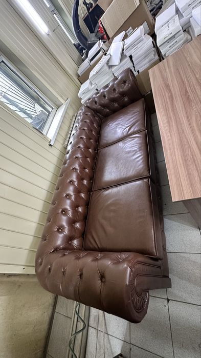 Кожанный диван с креслом