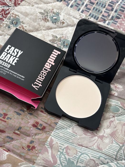 Huda Beauty pudra compacta