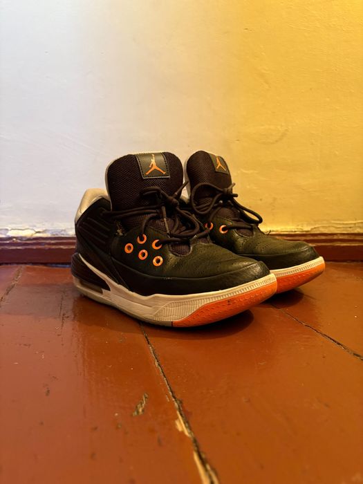 Adidasi jordan max aura 5