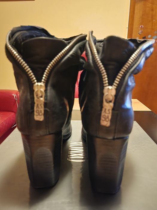 Черни боти от естествена кожа