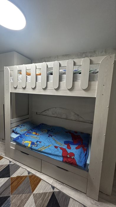Продам двухярусную кровать
