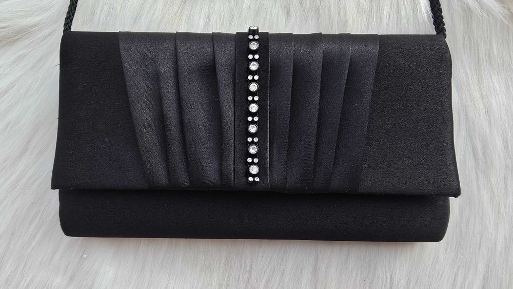 Дамска чанта клъч черен сатен с камъни и дълга дръжка