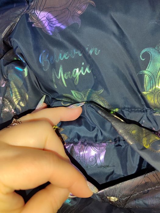 Продается демисезонная куртка на девочку