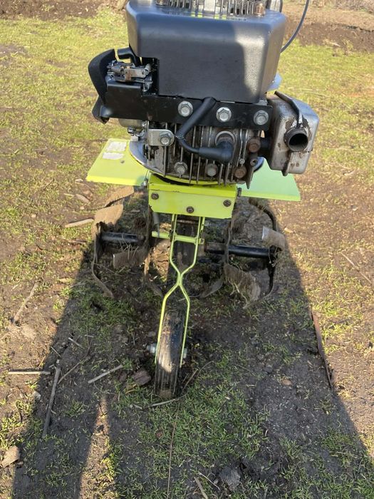 Vând schimb motor și motosapă în stare bună nu are demaro și nici filt