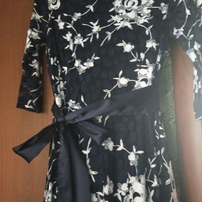 Продам нарядные платья