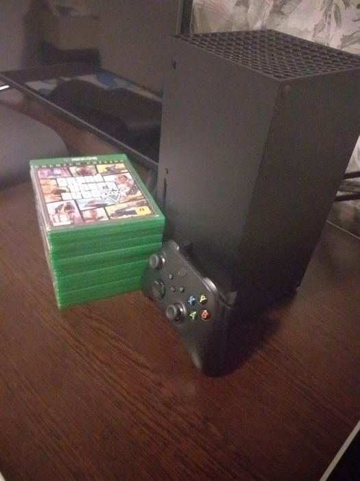 Xbox Series X + maneta +Jocuri format disk