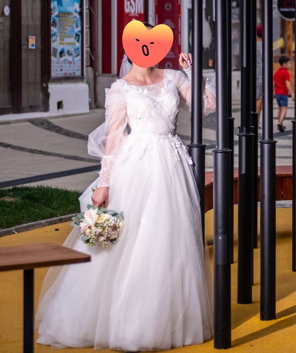 Rochie de mireasa din tulle si dantela, lucrată manual