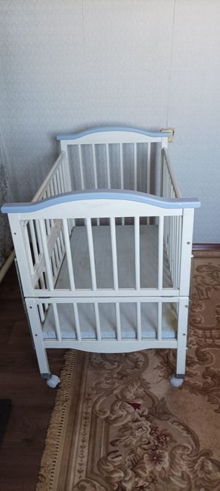 Продам детскую манежку с люлькой б/у