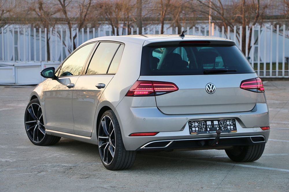 VW Golf VII 2.0TDi 2018 Cockpit Alcantara  Bi-xenon LED Jante 19"
