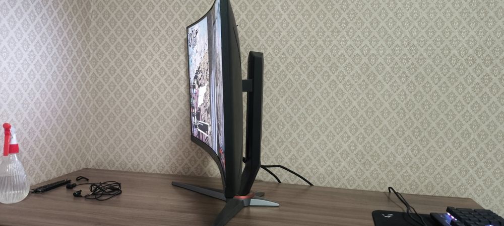 Монитор AOC 240 Гц