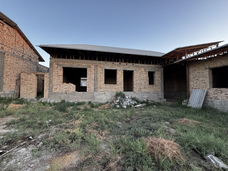 Hovli uchastkasi sotiladi 8 sotix pishiq gishdan MAKLERSIZ