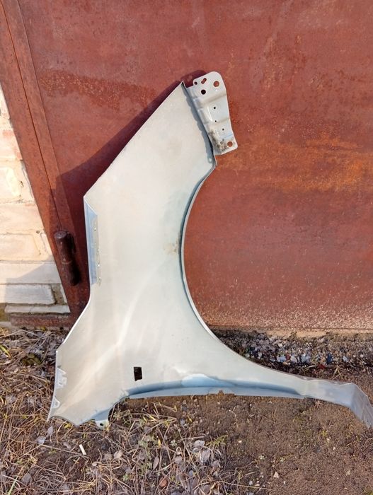 Продам крыло на Шевроле кобальт