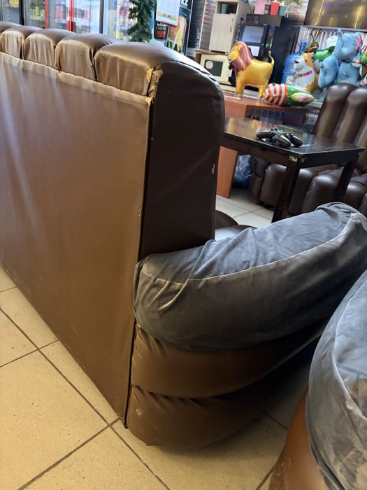 Диваны мощьные 5 штук