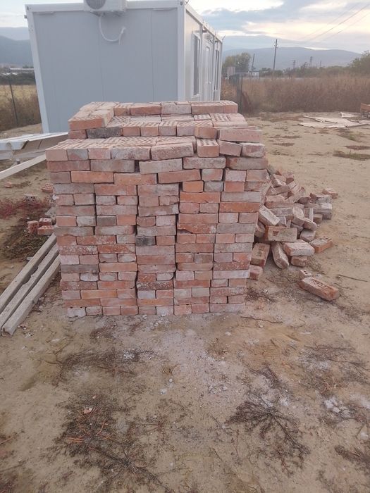 Тухли единични втора ръка0.40лв.