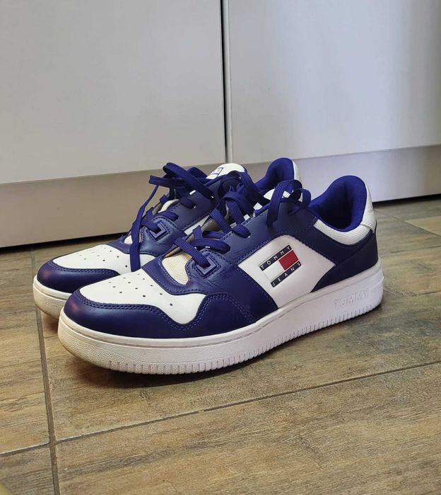 Adidași Tommy Jeans, alb-albastru, stare foarte buna, mărime 43