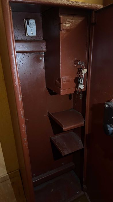 продам сейф 120/40/25