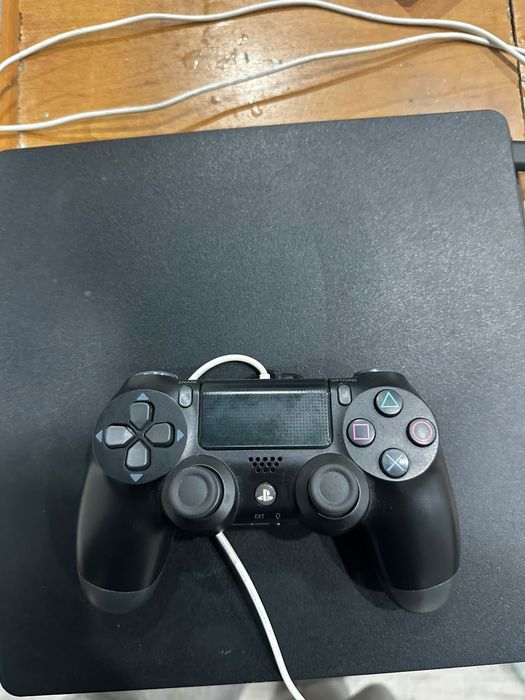 Ps4 1 tb  продажа, торг имеется