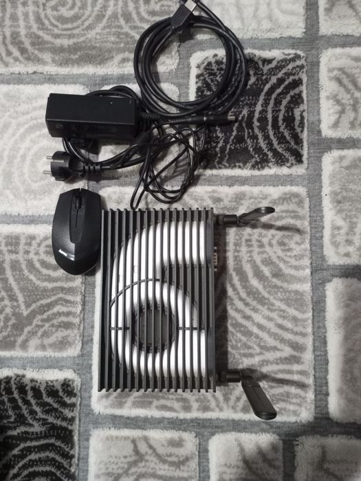 Vând mini pc desktop cu sistem