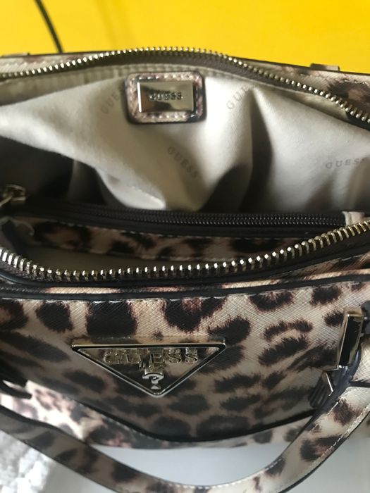 GUESS-оригинална дамска чанта!Топ цена 100лв!