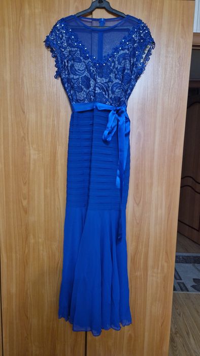 Продам вечерние платья