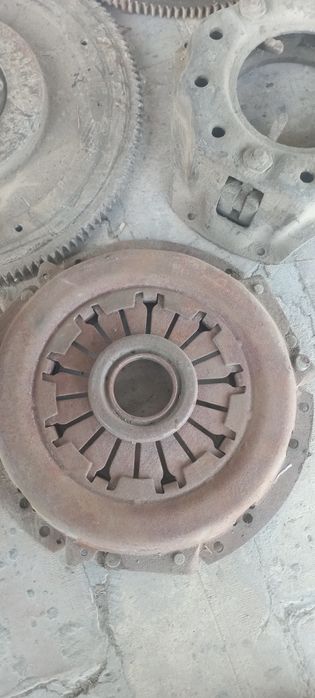 Uvaz zapchastlari sotiladi..