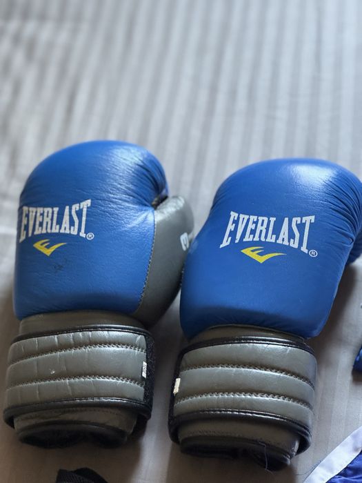Боксерские перчатки+форма