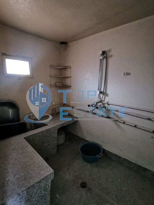 Тухлена къща с гараж и голям двор в село Джулюница, област Велико Тър