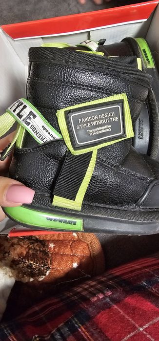 Продам детские зимние ботинки