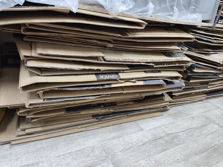 Продаю коробку от бытой тихник