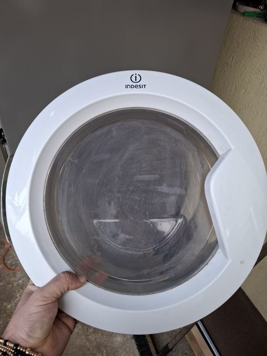 Vând hublou Indesit