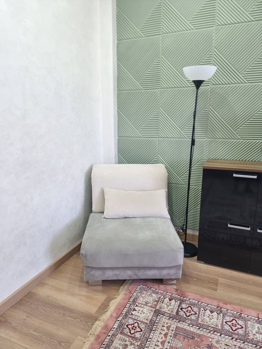 Продам угловой диван с креслом