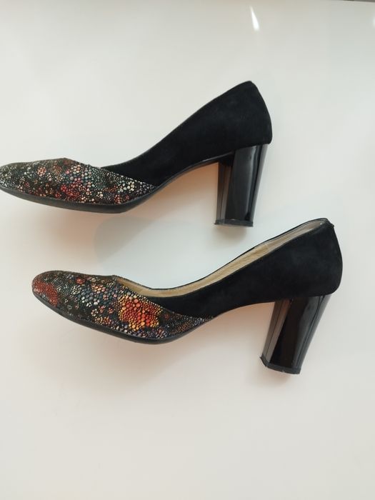 Pantofi din piele întoarsă Nr 39, stare impecabilă