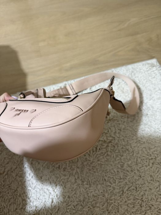 Оригинална чанта Guess