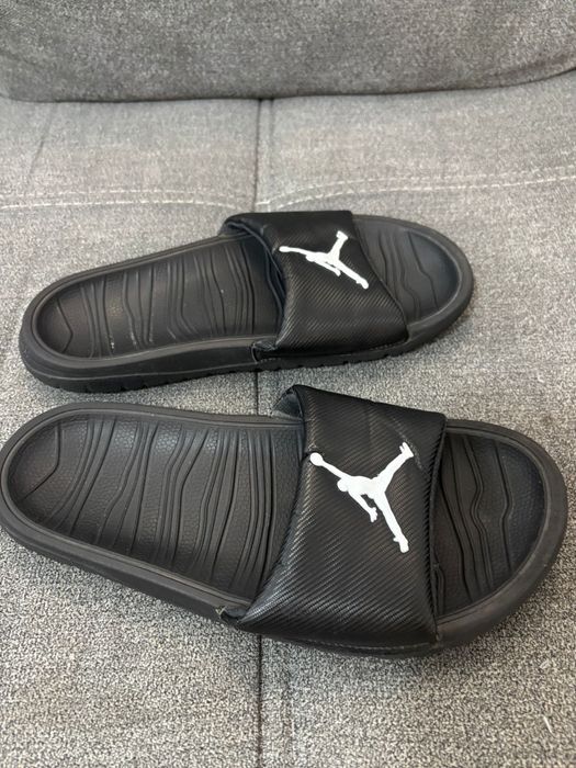 Papuci Jordan marime 38.5 - 24 cm stare perfecta