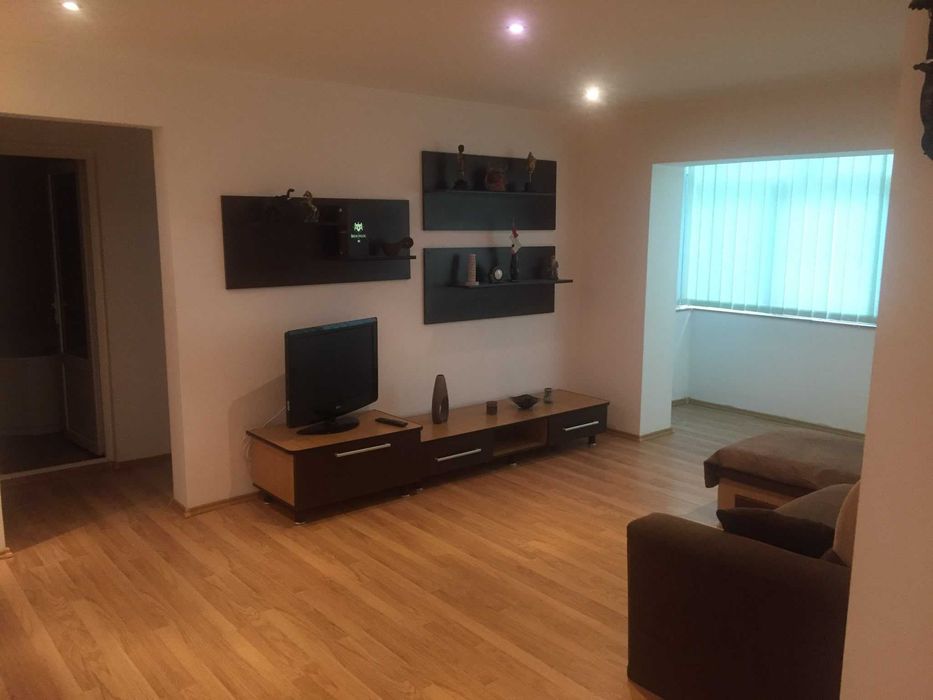 Închiriez apartament cu 2 camere