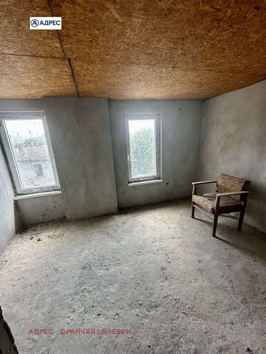 Къща в Ловеч, област-с.Гумощник площ 170 цена 55000