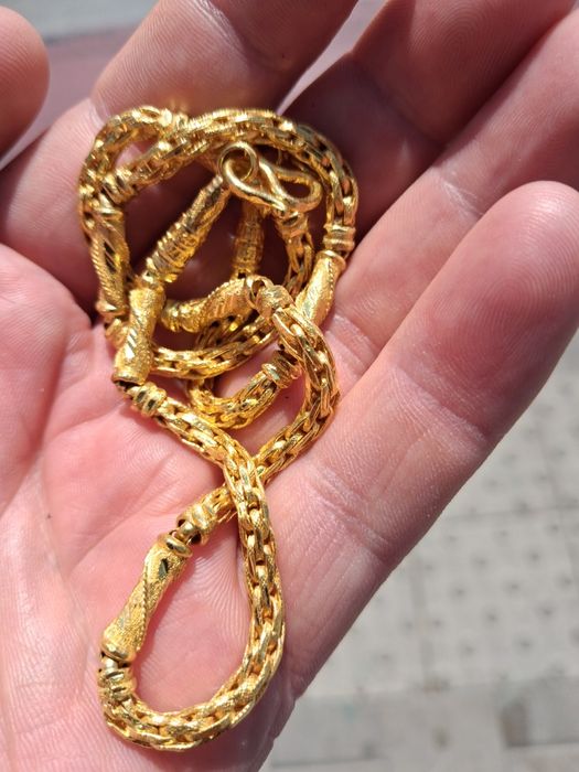 Vand colier de aur dama.